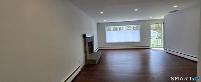 Building Photo - 63 Plumtree Ln