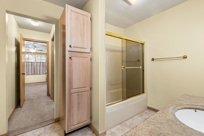 Building Photo - Riva Ridge