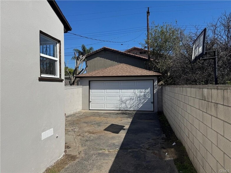 Building Photo - 9615 Brierfield St