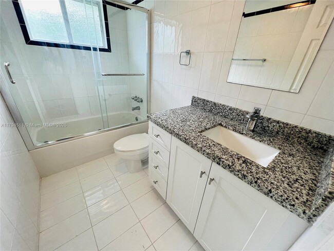 Building Photo - 2033 Calais Dr