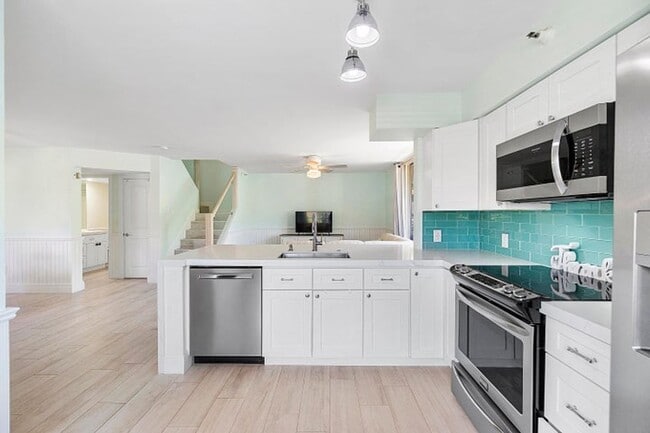 Building Photo - 123 Yacht Club Way