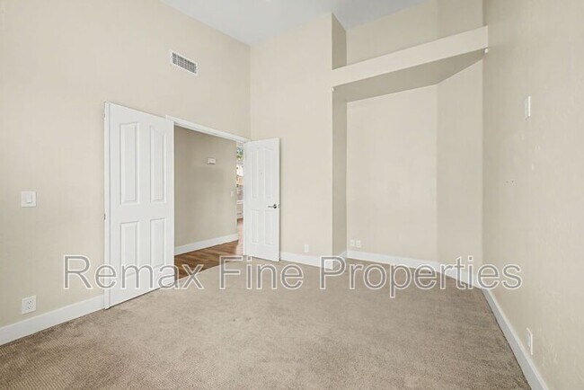 Building Photo - 9118 E Topeka Dr