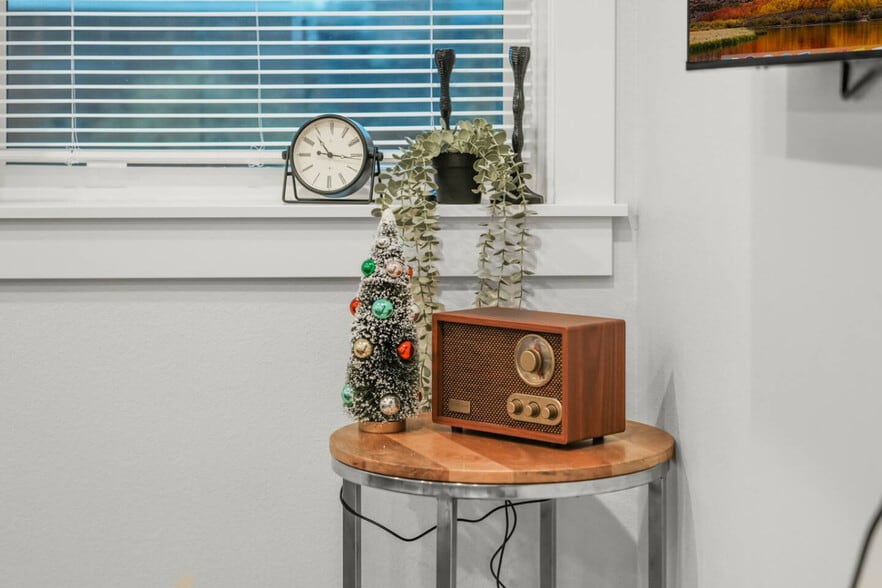 Building Photo - 3505 NE Creston Ave