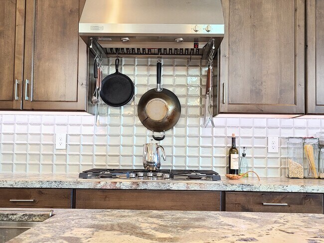 Modern details - 23164 N 73rd Pl