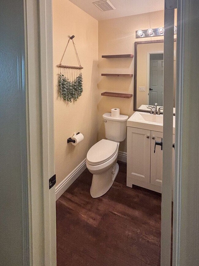 Building Photo - Murrieta - 4 bed / 2.5 bath home