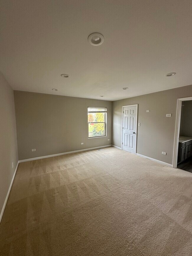 Building Photo - 1258 Lasser Dr