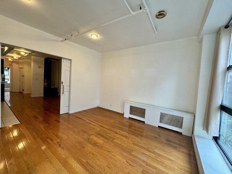 Building Photo - 303 E 53rd St