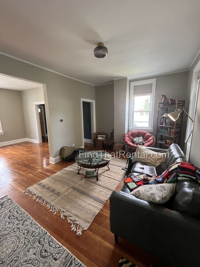 Building Photo - Downtown Carlisle Beautifully Renovated Pe...