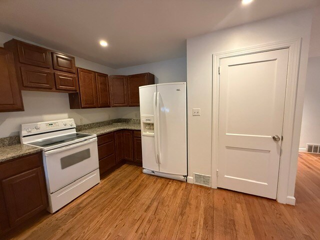Building Photo - 2310 Fernwood Dr