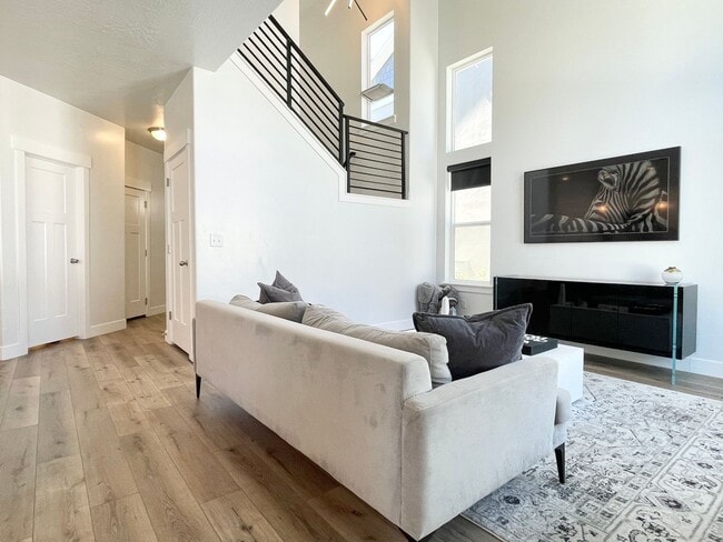 Building Photo - Modern Townhome at North Pointe Village!