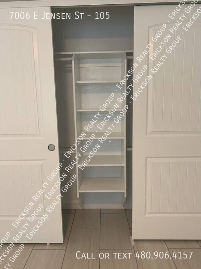 Building Photo - 7006 E Jensen St