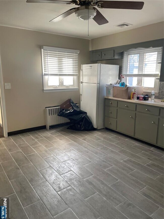 Building Photo - 113 Hawthorne Ave