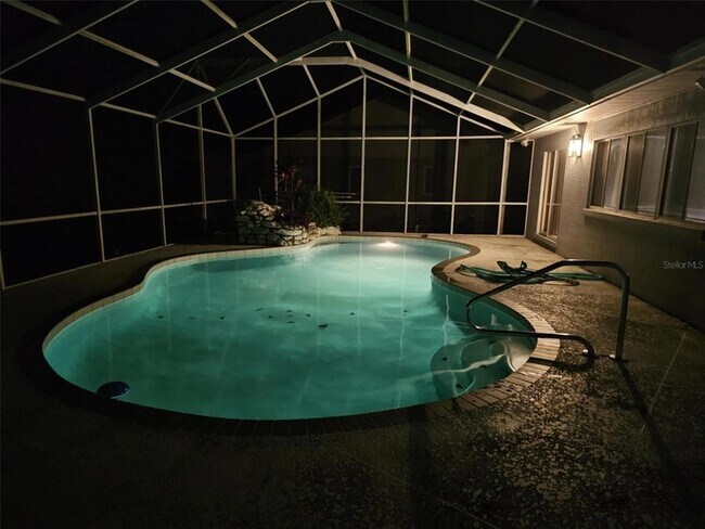 Building Photo - 2210 Bayou Dr