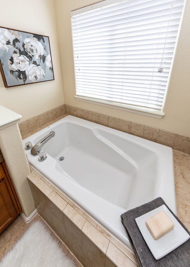 Building Photo - Cute End Unit 3 Bedroom Townhome in Lorson Ranch Next to Open Space