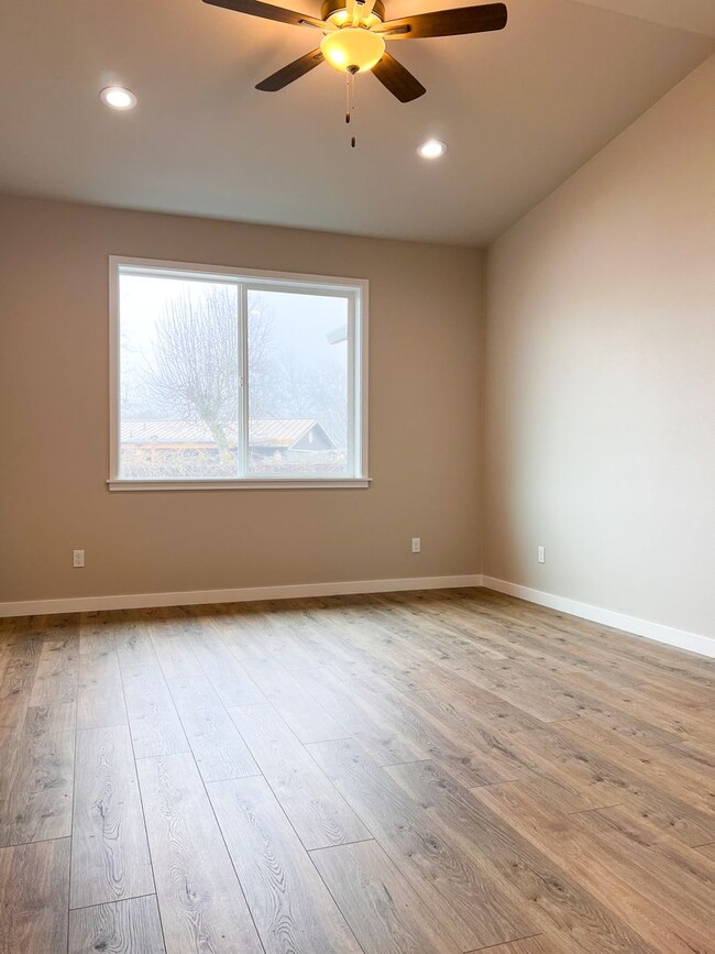 Building Photo - NEW CONSTRUCTION 4BD/2BA HOME IN JEFFERSON