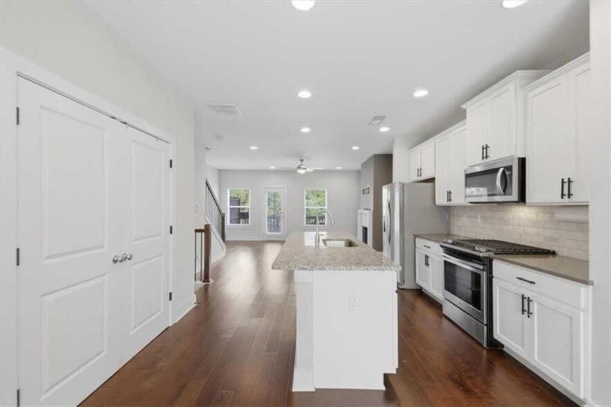 Building Photo - 3796 Oxford Cir