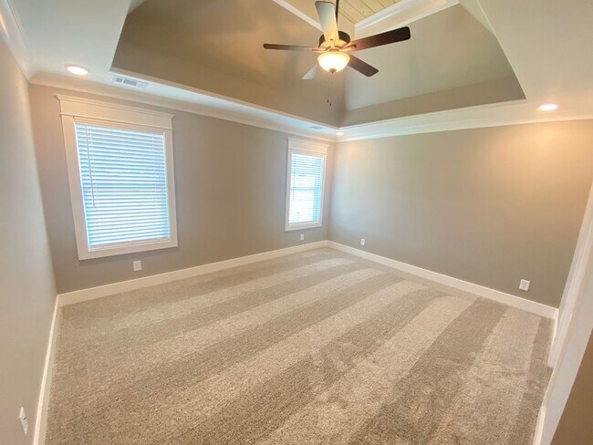 Building Photo - For Lease - 3BR, 2.5BA, 2300sqft home (Gallatin)