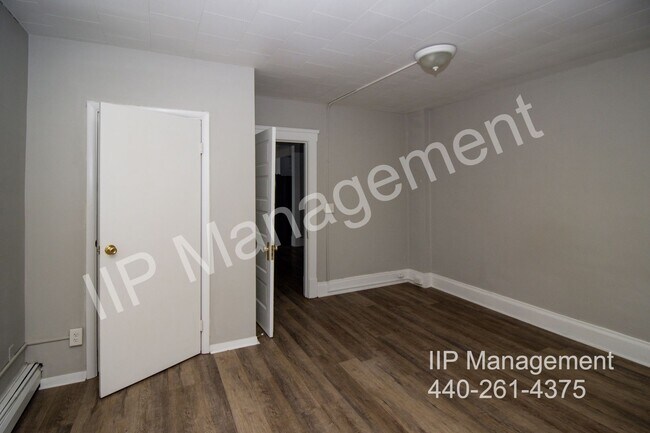 Building Photo - 1609 Lakewood Ave