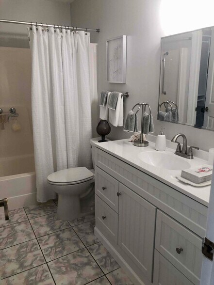 Building Photo - 1825 Cobia Dr