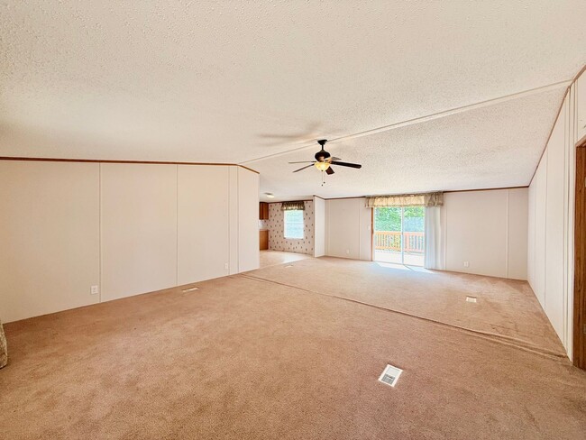 Building Photo - The Home You’ve Been Searching For!