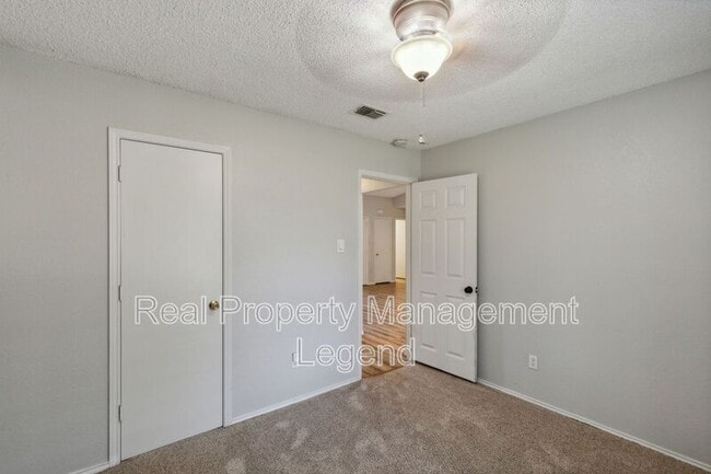 Building Photo - 327 Alyse Rd