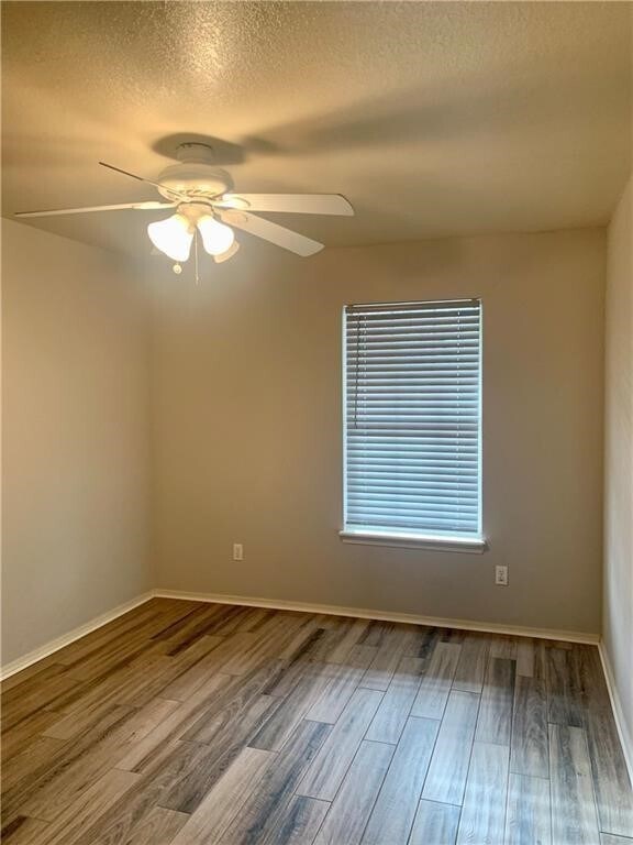 Building Photo - 944 N Storer Ave