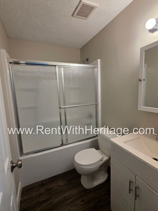 Building Photo - Awesome 3 bd/ 1.5 Bath Brick Front Ranch / No Steps / Totally Renovated / Great Location