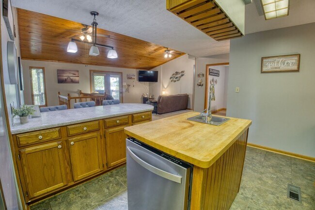 Building Photo - Monthly Waterfront Cabin with Slip