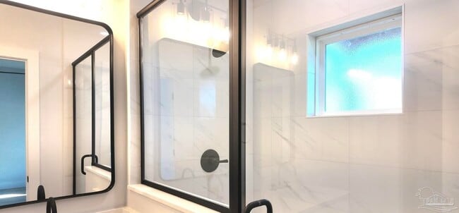 Building Photo - 315 N Pace Blvd