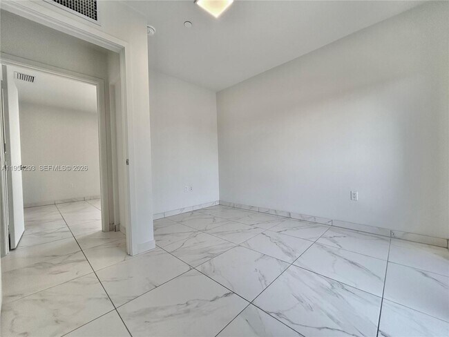 Building Photo - 836 SW 2nd St