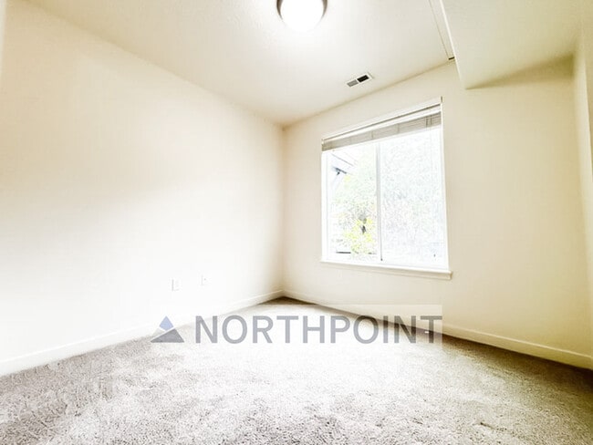 Building Photo - Summerlane Townhome - 2 Bed 1 Bath - HOA P...