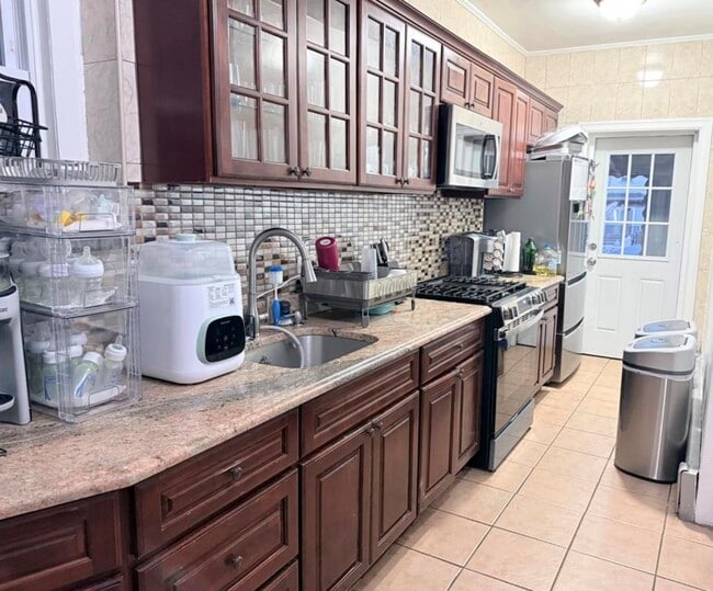 Building Photo - 334 71st St