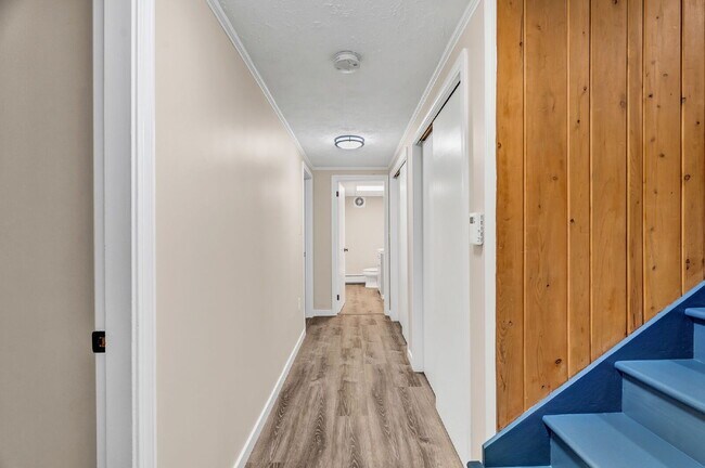 Building Photo - Mid-Century Cool Meets Maine Serenity Design. Privacy. Location. This one has it all.