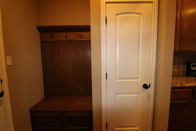 Building Photo - 4  Bedroom Single Famly Home -  Available ...