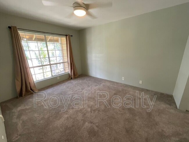 Building Photo - 625 Mananai Pl