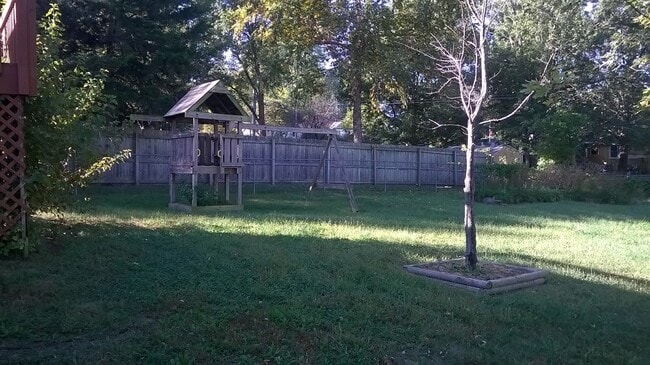 Building Photo - MOVE IN SPECIAL! NO DEPOSIT! Beautiful 3 B...