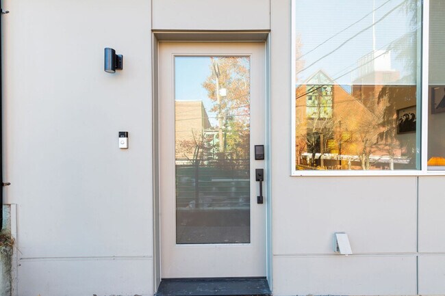 Building Photo - 67C W Dravus St