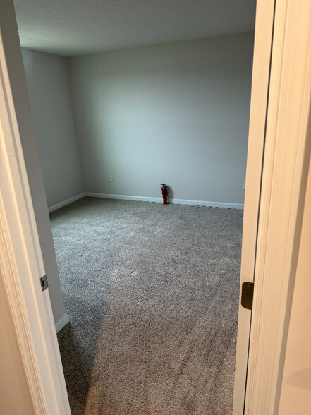 Building Photo - 830 McArthur Dr