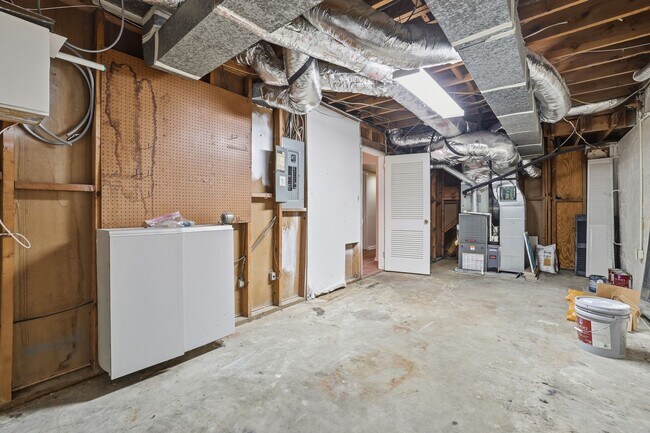 Building Photo - Renovated Home in the Heart of Brookhaven