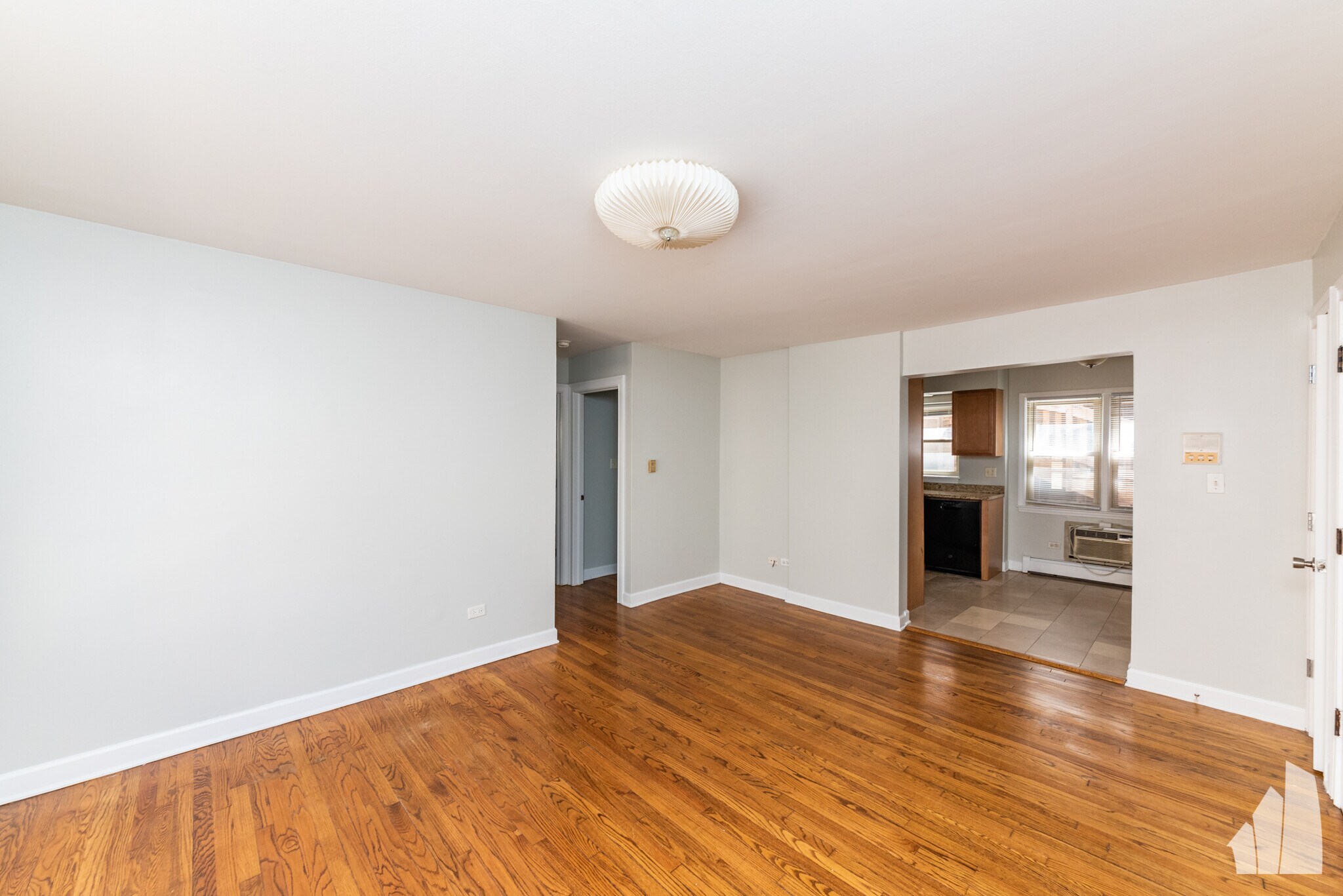 Building Photo - 4540 N Wolcott Ave