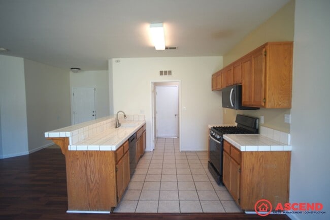 Building Photo - 9216 Topico Ct