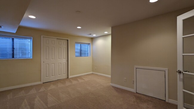 Building Photo - Beautiful 5 Bed, 3.25 Bath Broadmoor Home!