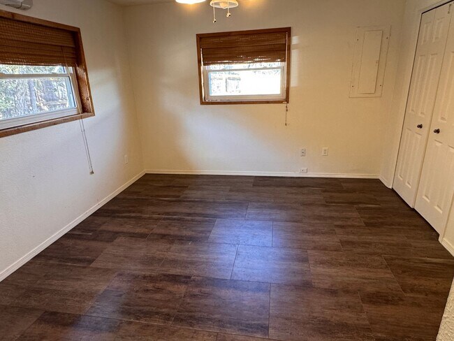 Building Photo - 3 Bedroom, 2 Bathroom Home in Cedar Crest, NM.