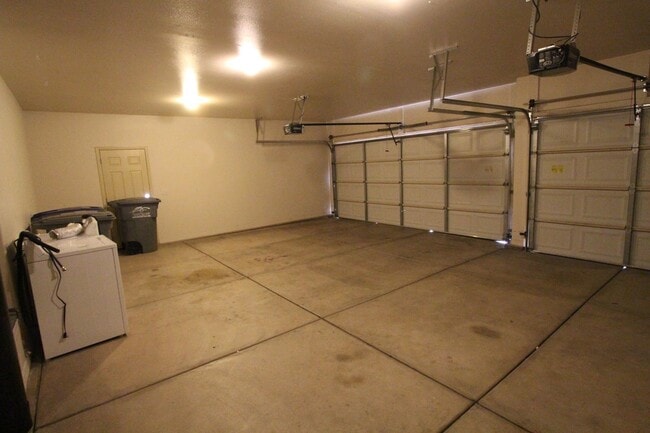 Building Photo - 4 Br, 3 Car Garage - Stone Gate at Seven H...
