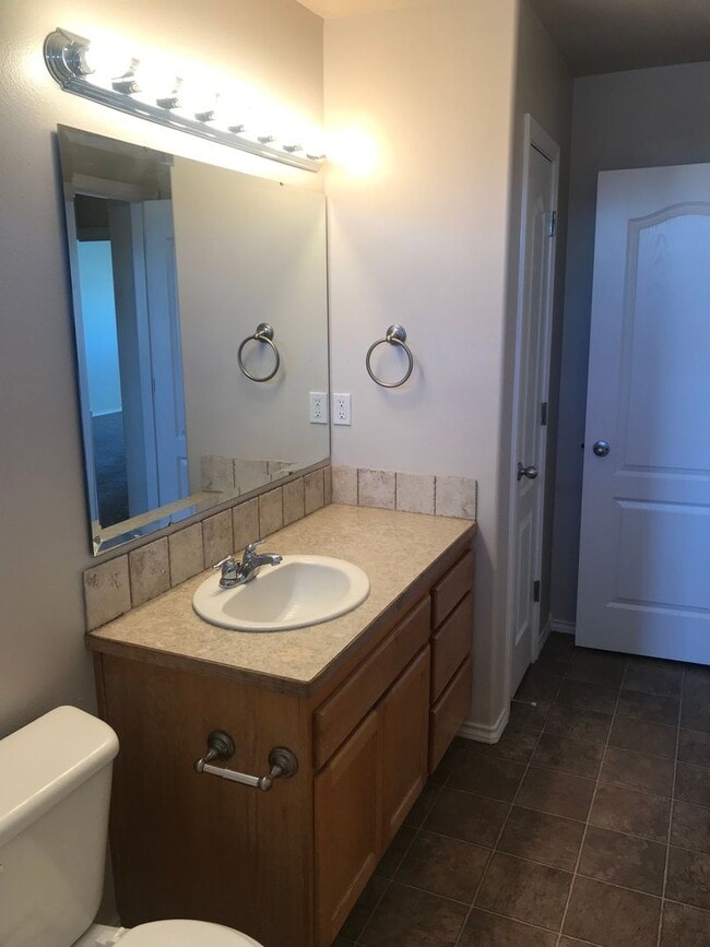 Building Photo - Meridian Charmer with 3 Car Garage, & Huge Backyard!