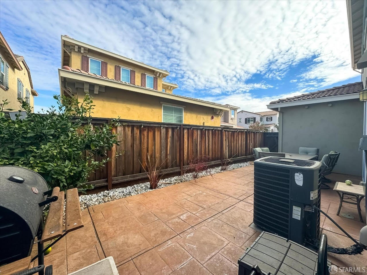 Building Photo - 2210 Salice Way