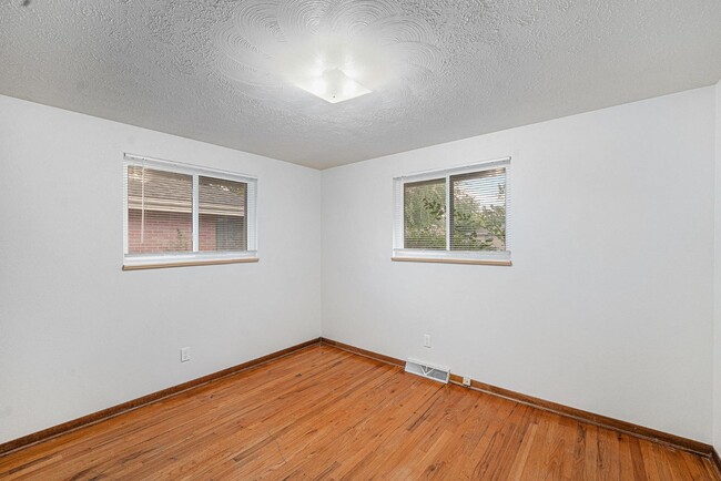 Building Photo - 1135 Judson St