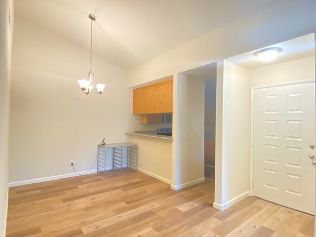 Building Photo - 1504 Woodlake Dr