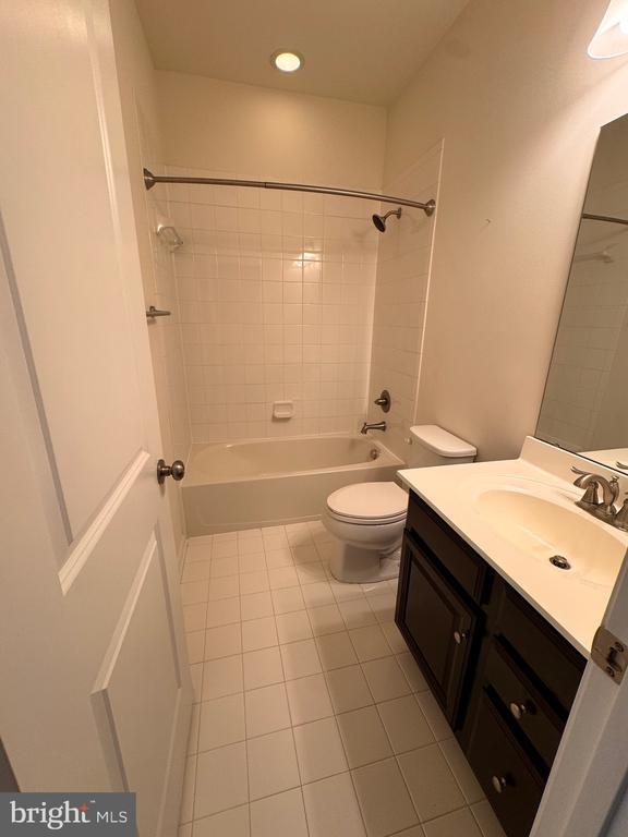 Building Photo - 624 Ravenwood Dr