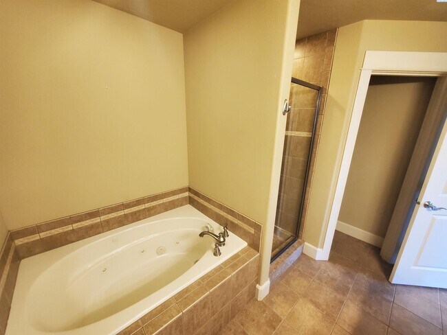 Building Photo - Columbia Point condo for rent